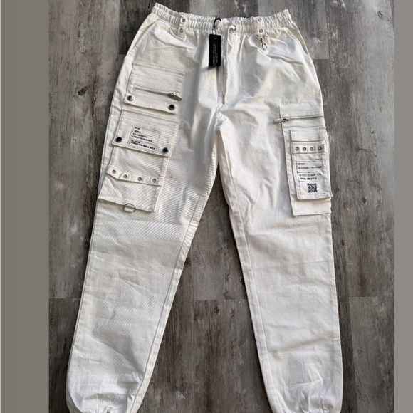White Cargo Pants with Pocket Details - Picture 5 of 6